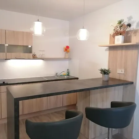 לינה וארוחת בוקר Karl August