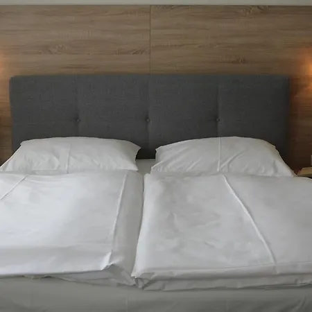 Gaestehaus Karl August Bed & Breakfast 3*