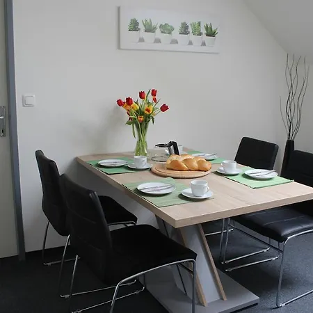 Karl August לינה וארוחת בוקר פוהנסדורף