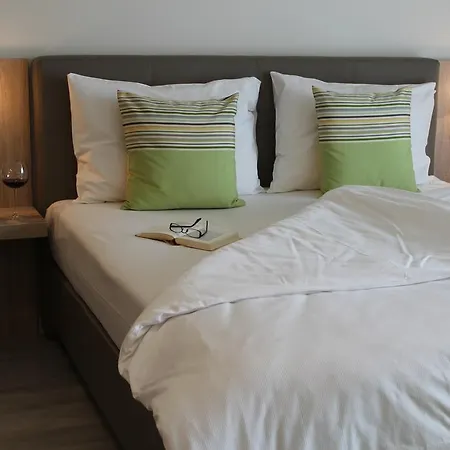 Gaestehaus Karl August Bed & Breakfast 3*